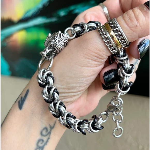 Men or women Handmade maille bracelet wolf head viking celt goth black & silver - Picture 10 of 16